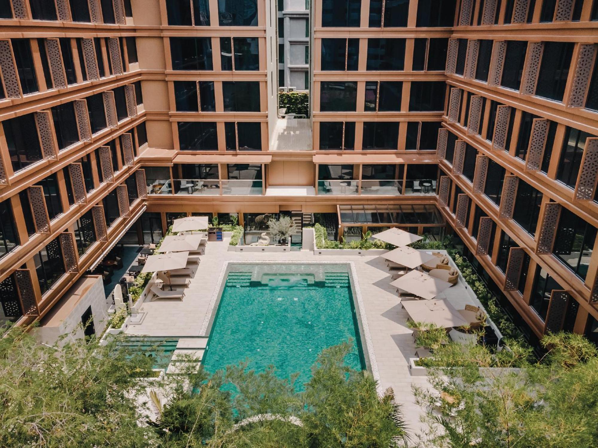 Nysa Hotel Bangkok Sukhumvit 11 Eksteriør bilde The hotel's courtyard